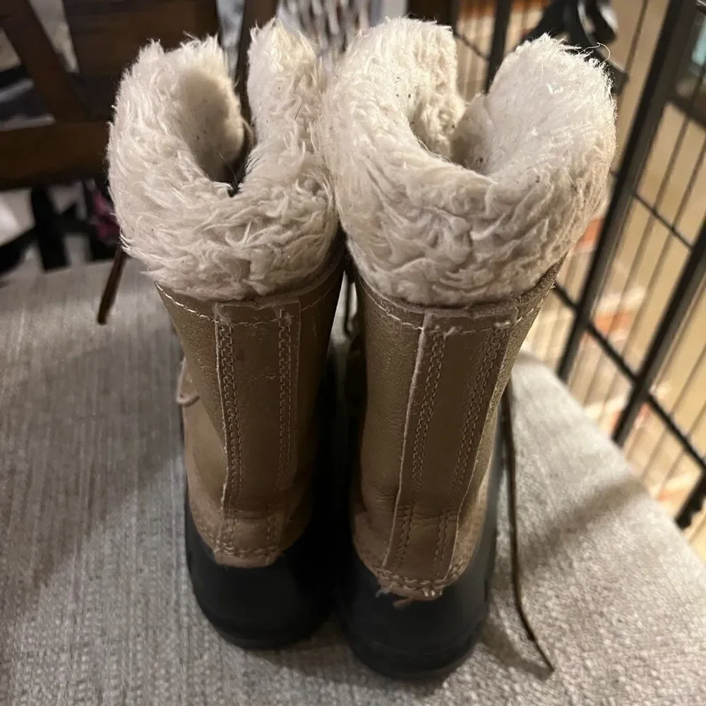 Sorel size 4 winter boots